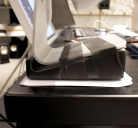 Support écran finition laque